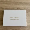 Voorbeeld van bedrukte bewaardoos trouwvideoboek met de namen en datum