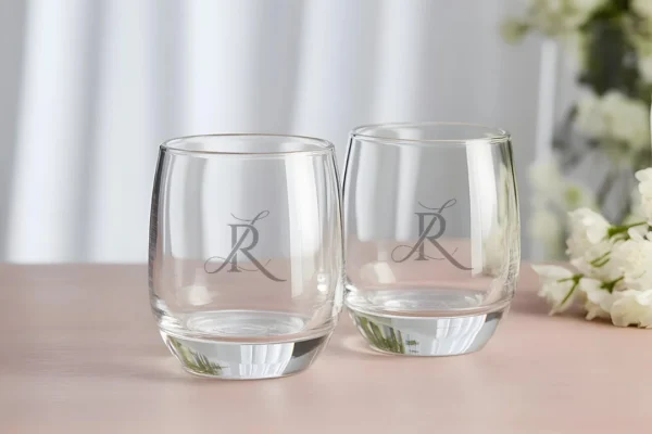 Waterglas met monogram L en R